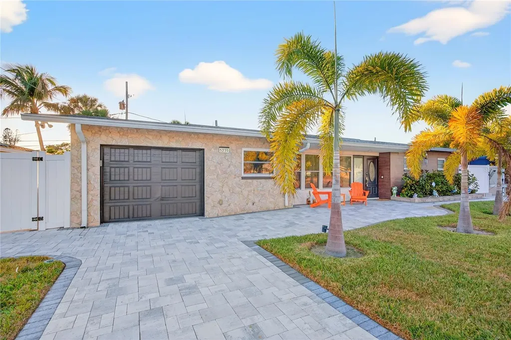 5235 40th Street S St Petersburg FL 33711