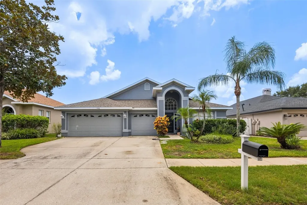 1266 Paradise Lake Drive Tarpon Springs FL 34689