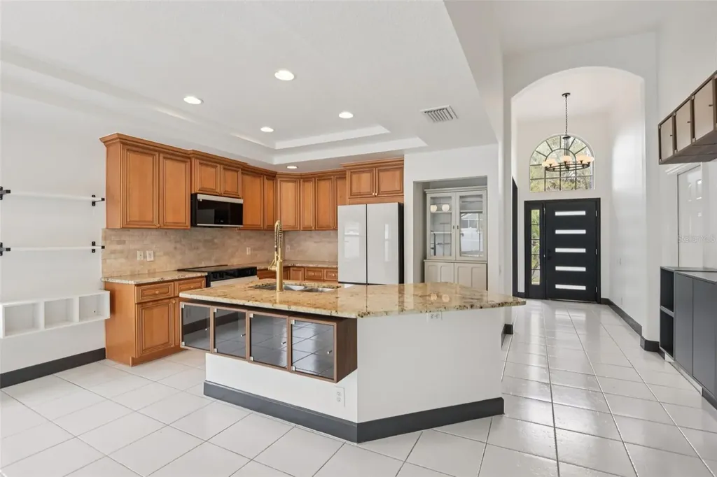 1266 Paradise Lake Drive Tarpon Springs FL 34689