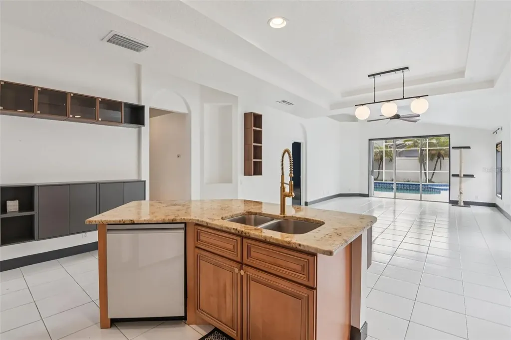 1266 Paradise Lake Drive Tarpon Springs FL 34689