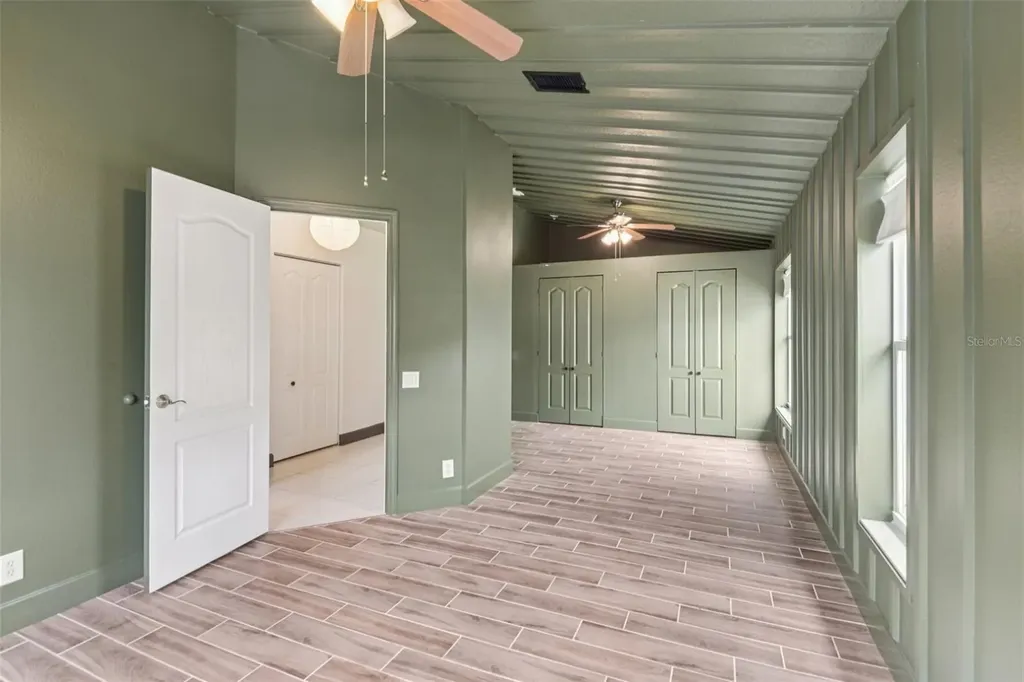 1266 Paradise Lake Drive Tarpon Springs FL 34689