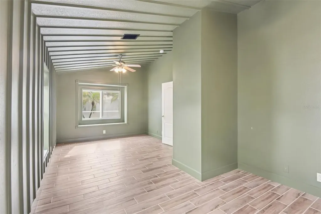 1266 Paradise Lake Drive Tarpon Springs FL 34689