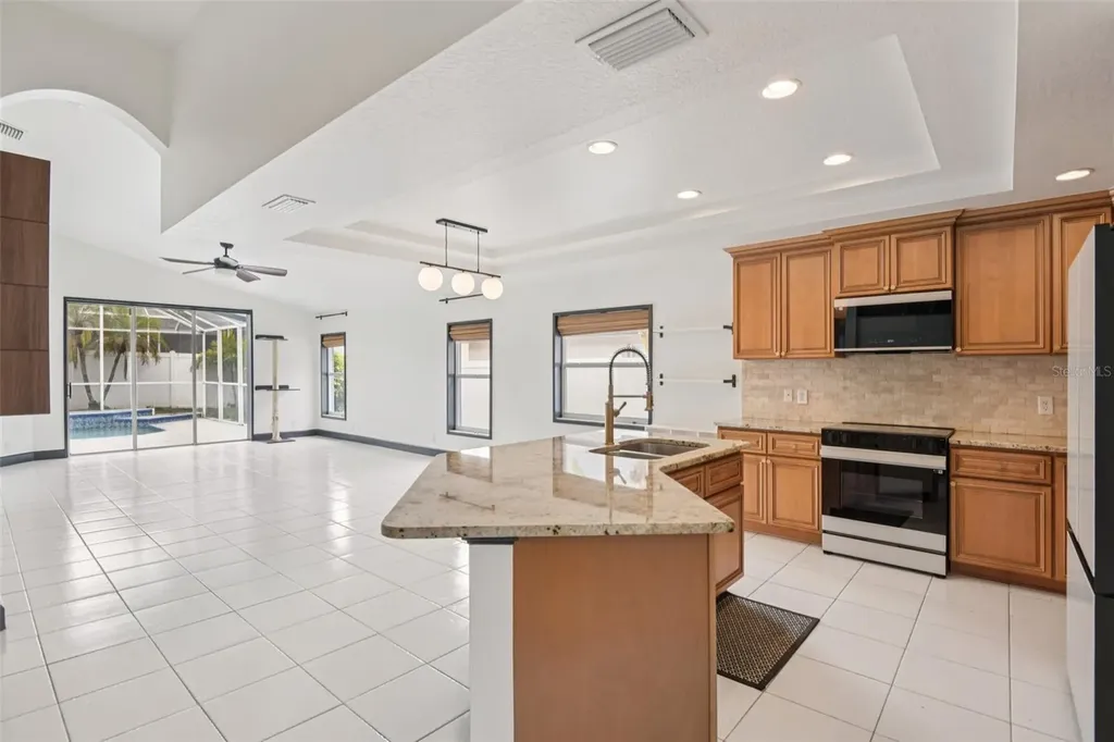 1266 Paradise Lake Drive Tarpon Springs FL 34689