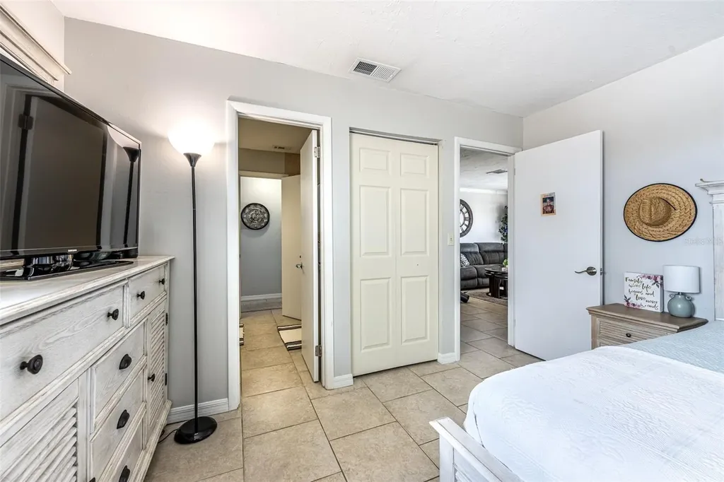 6208 7th Avenue W Bradenton FL 34209