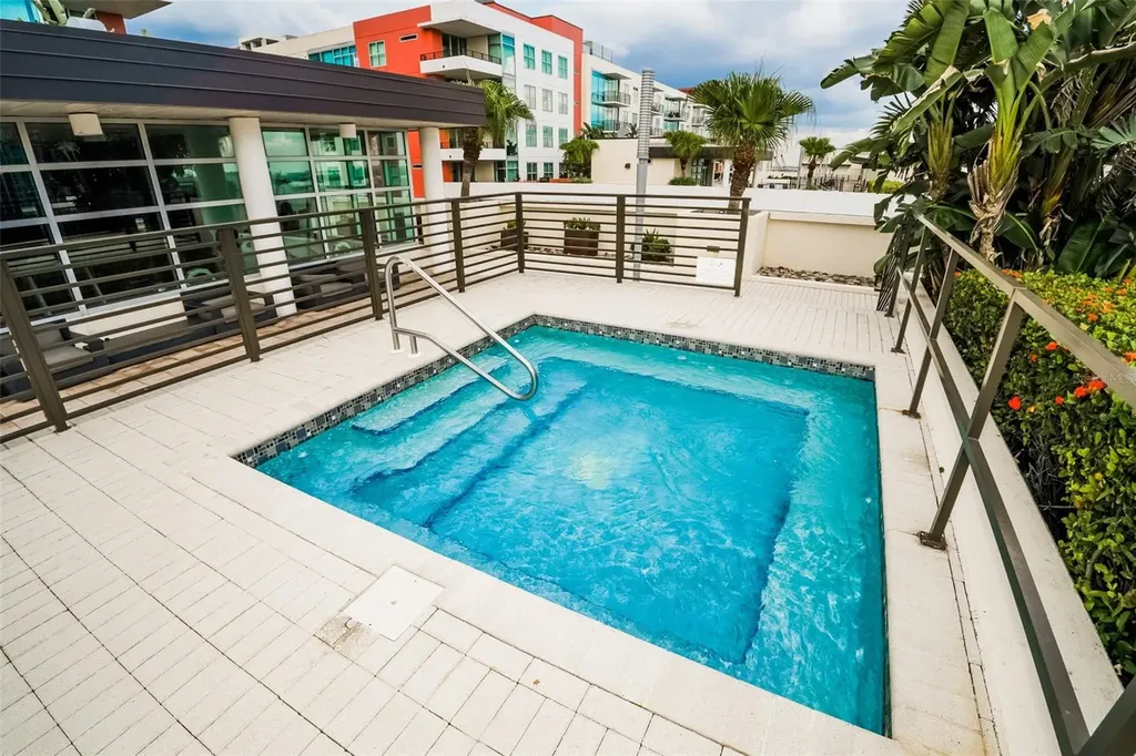 1120 E Kennedy Boulevard Tampa FL 33602