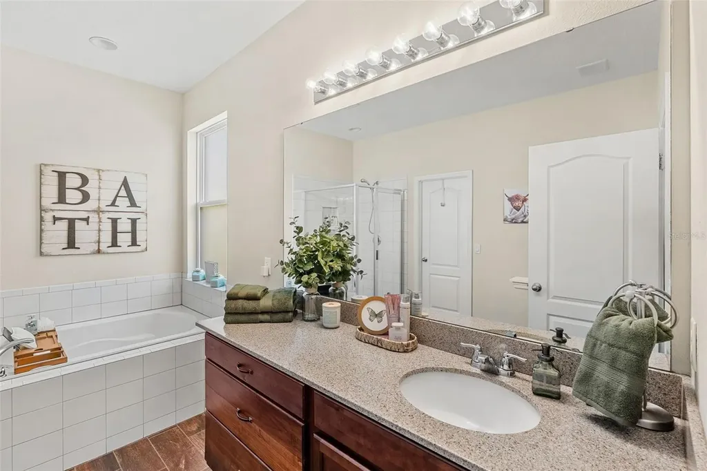 2617 Limerick Circle Grand Island FL 32735
