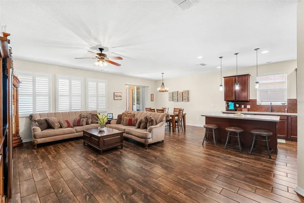 2617 Limerick Circle Grand Island FL 32735