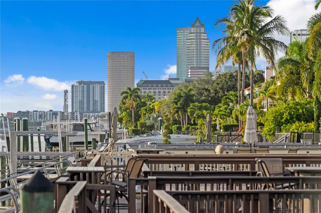 1155 Abbeys Way Tampa FL 33602