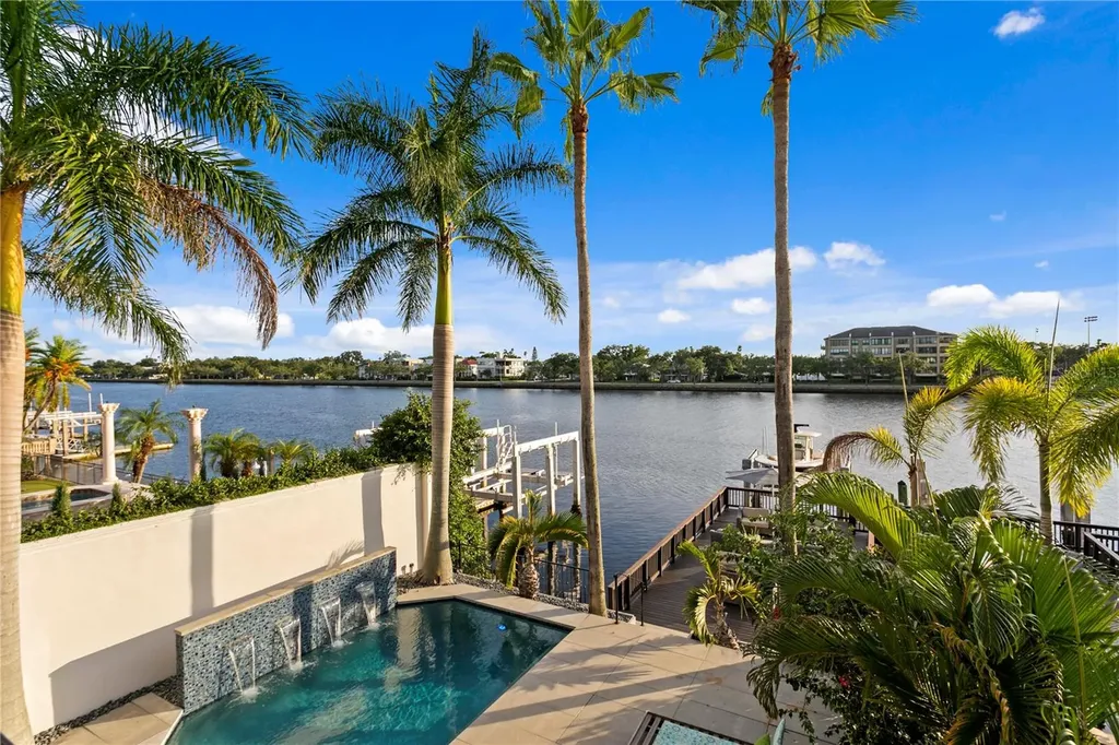 1155 Abbeys Way Tampa FL 33602