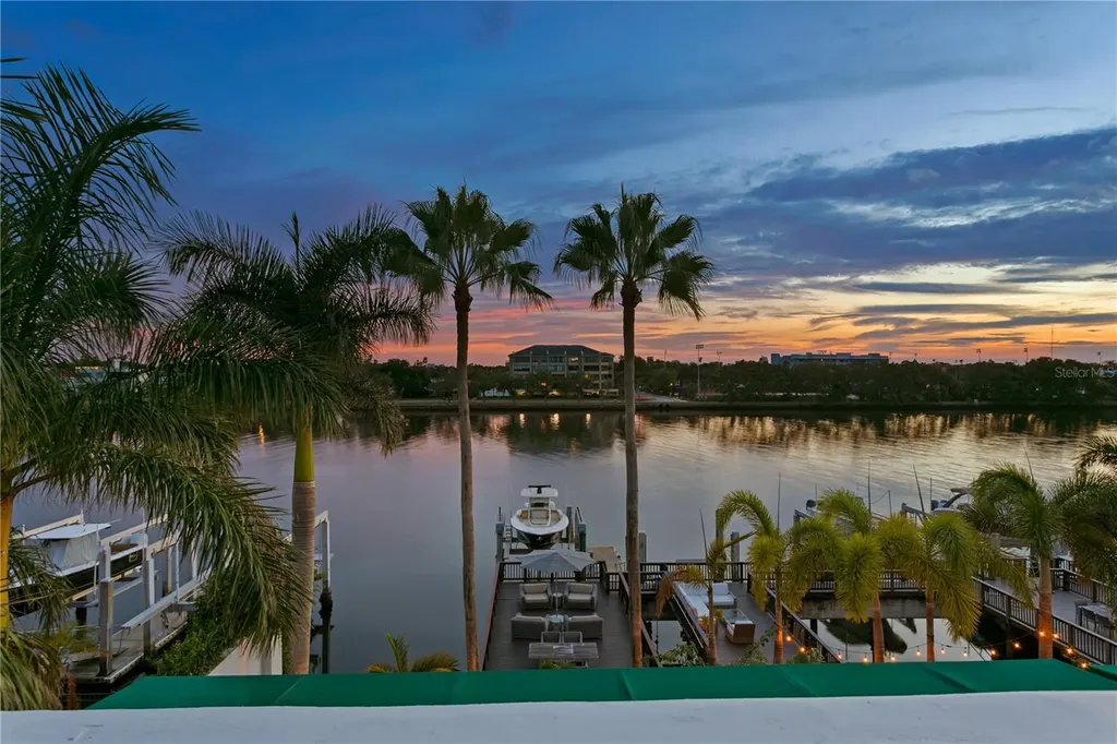 1155 Abbeys Way Tampa FL 33602