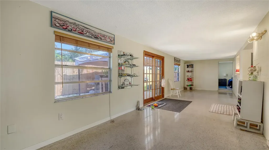5302 Las Rosas Sarasota FL 34242
