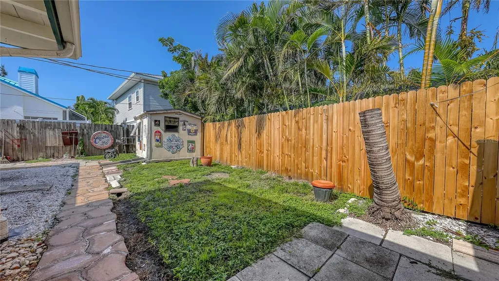 5302 Las Rosas Sarasota FL 34242