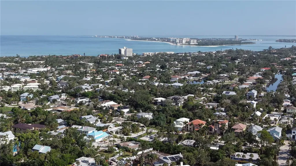 5302 Las Rosas Sarasota FL 34242