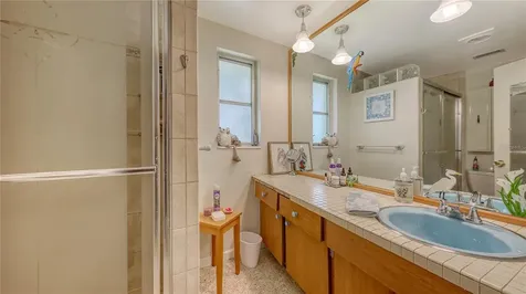 5302 Las Rosas Sarasota FL 34242