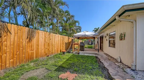 5302 Las Rosas Sarasota FL 34242