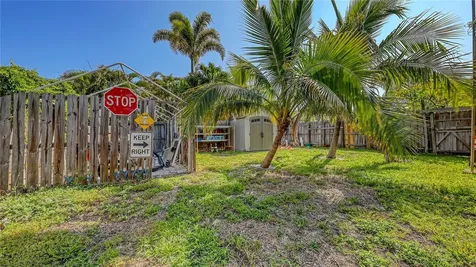 5302 Las Rosas Sarasota FL 34242