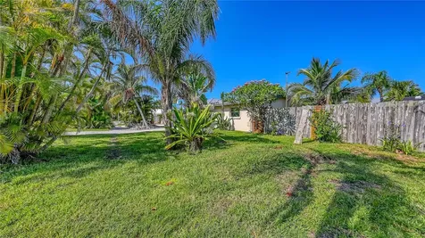 5302 Las Rosas Sarasota FL 34242