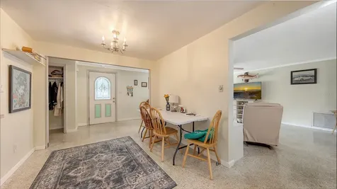5302 Las Rosas Sarasota FL 34242