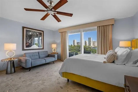 548 Hoare Street Laguna San Juan PR 00907
