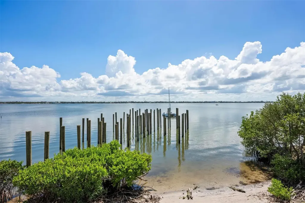 6005 N Beach Road Englewood FL 34223