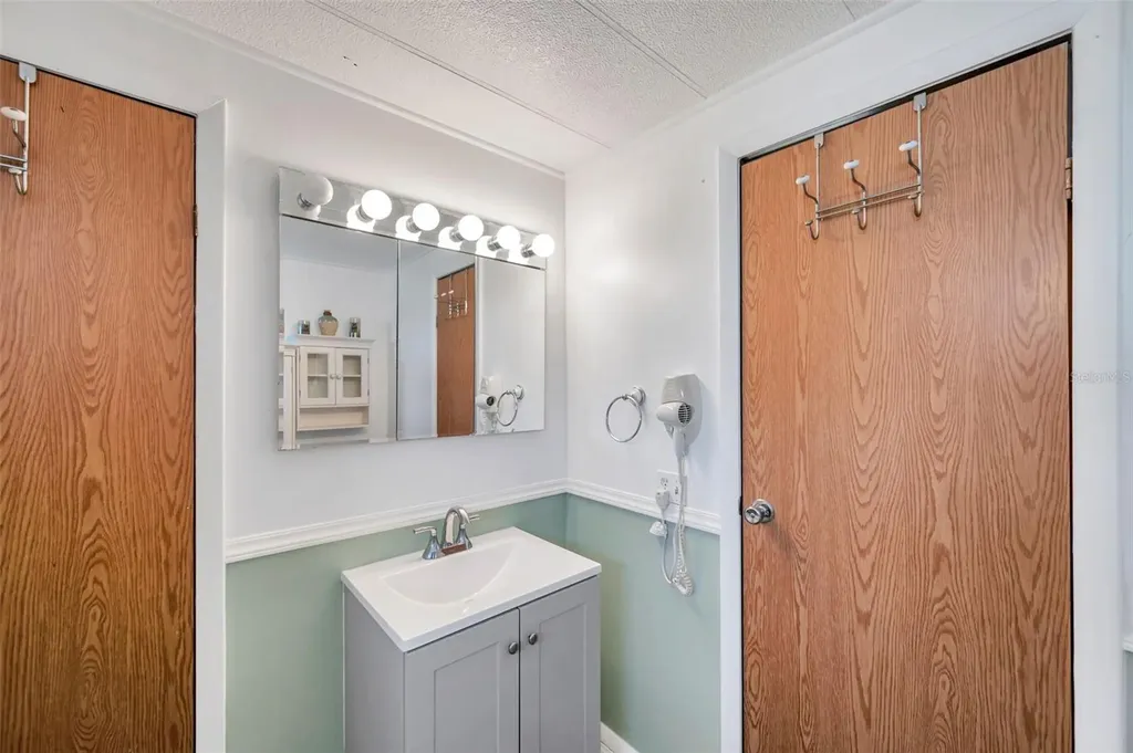 605 Mount Lancaster Avenue NE St Petersburg FL 33702