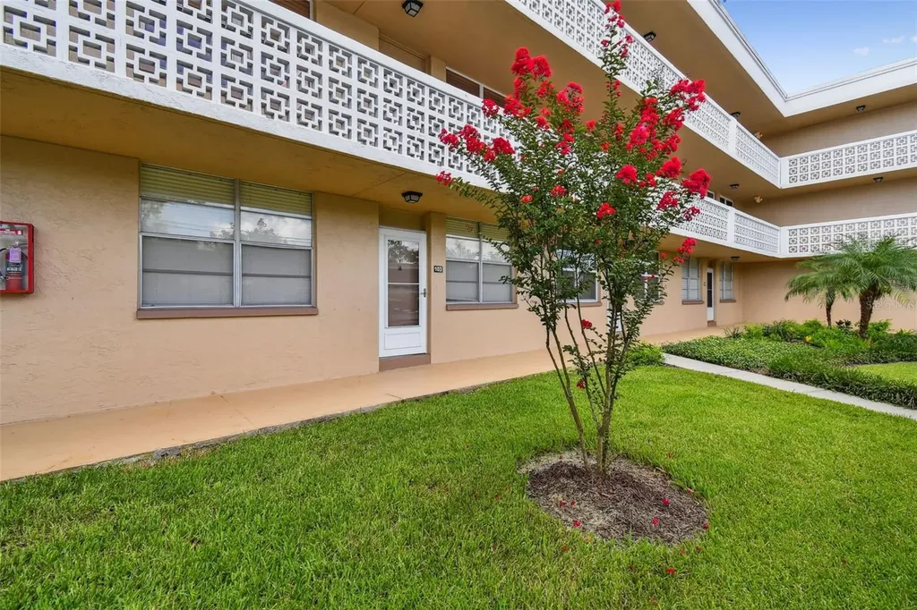 5095 Bay Street NE St Petersburg FL 33703