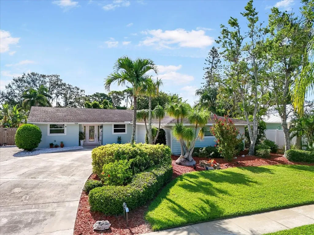 1017 Estremadura Drive Bradenton FL 34209
