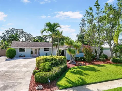 1017 Estremadura Drive Bradenton FL 34209