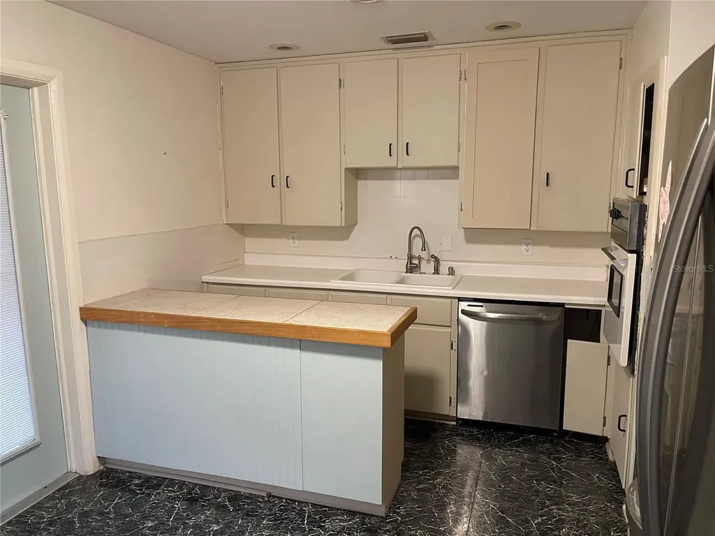 2415 Pelican Drive Sarasota FL 34237