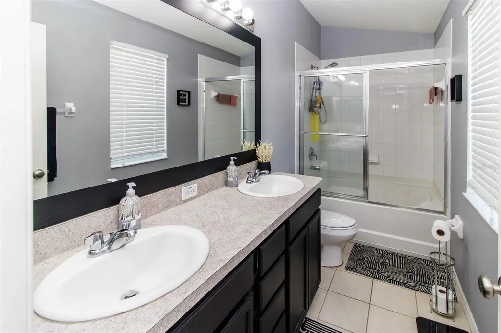 9802 Blue Palm Way Tampa FL 33610