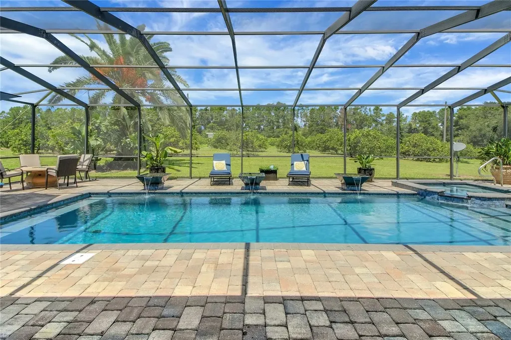 16982 SE Highway 42 Weirsdale FL 32195