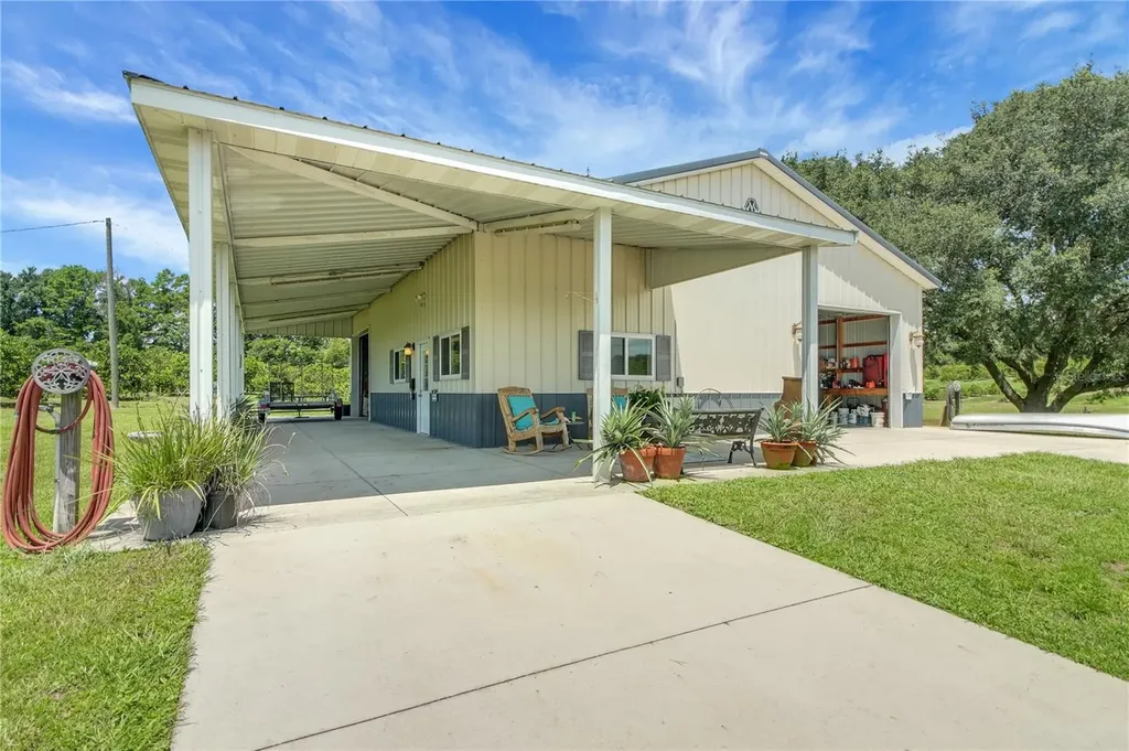 16982 SE Highway 42 Weirsdale FL 32195