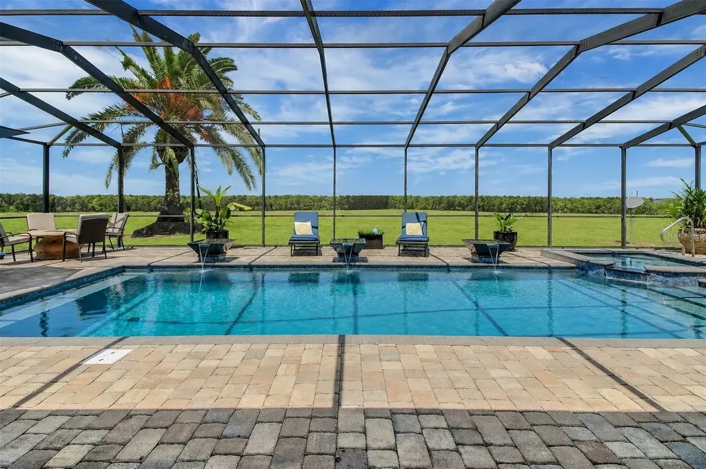 16982 SE Highway 42 Weirsdale FL 32195