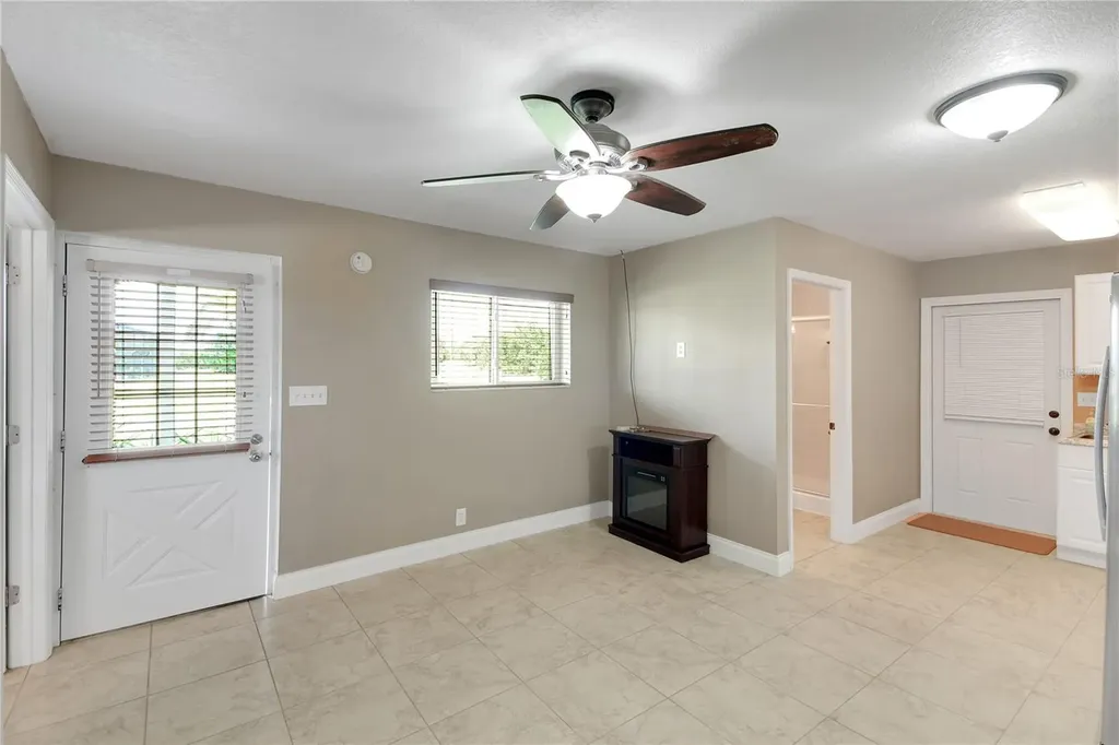 16982 SE Highway 42 Weirsdale FL 32195