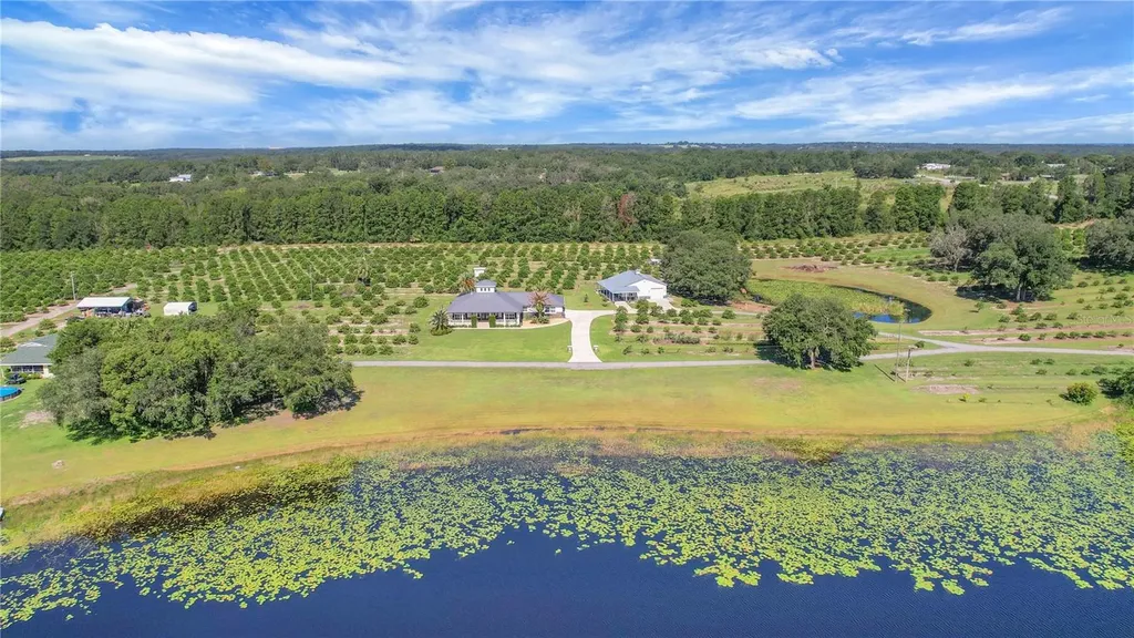 16982 SE Highway 42 Weirsdale FL 32195