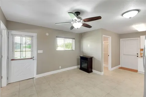 16982 SE Highway 42 Weirsdale FL 32195