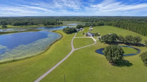 16982 SE Highway 42 Weirsdale FL 32195