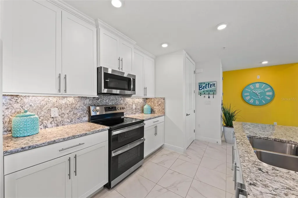 387 Aruba Circle Bradenton FL 34209