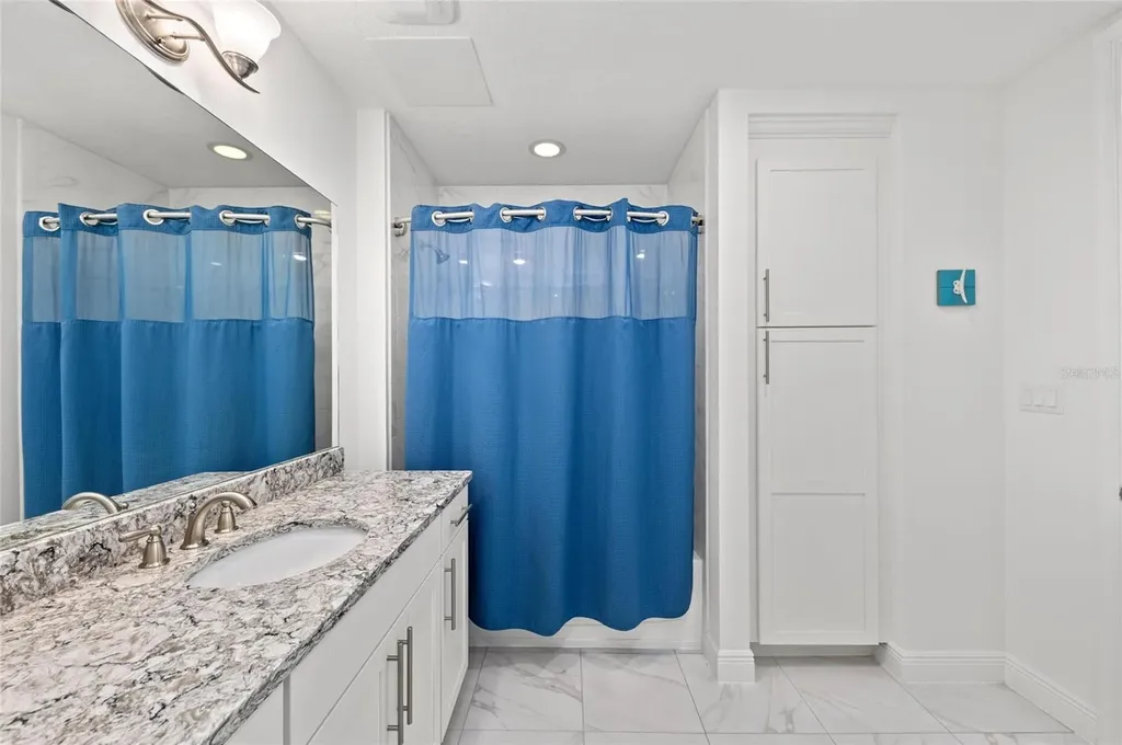 387 Aruba Circle Bradenton FL 34209