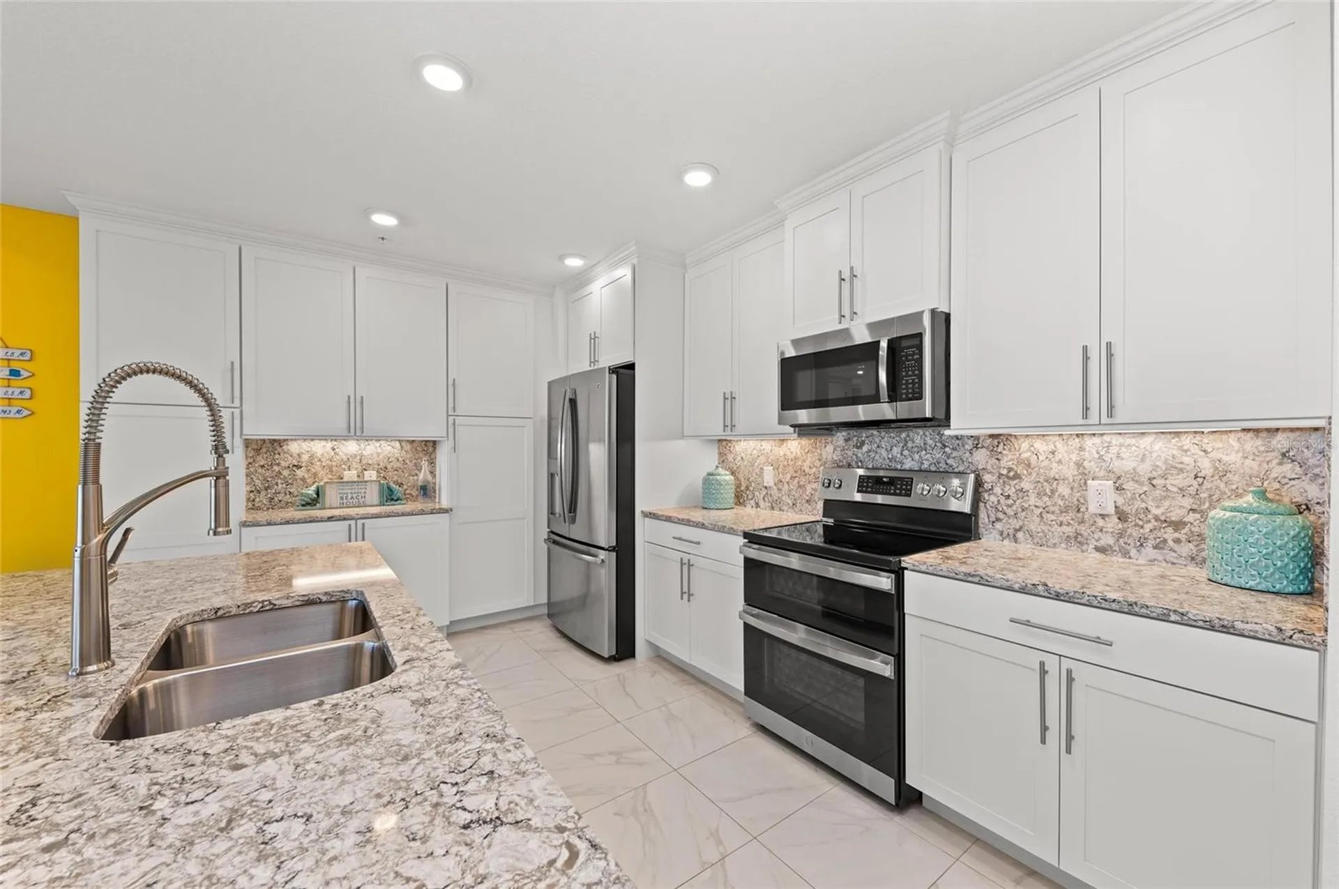 387 Aruba Circle Bradenton FL 34209