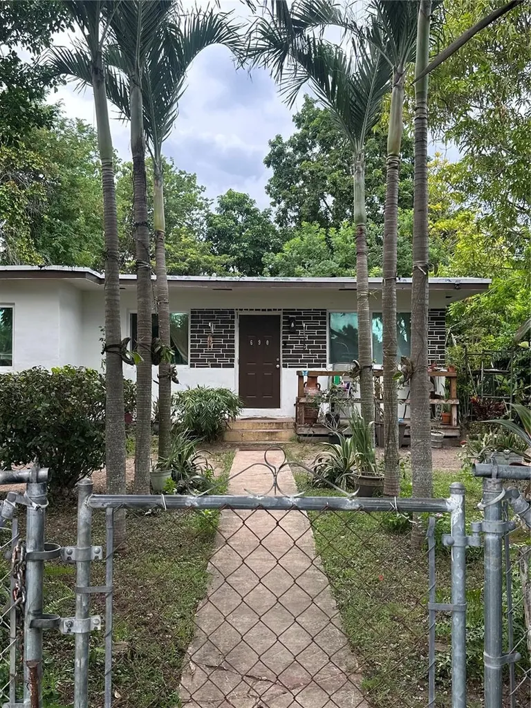 690 NW 1st Street Homestead FL 33034