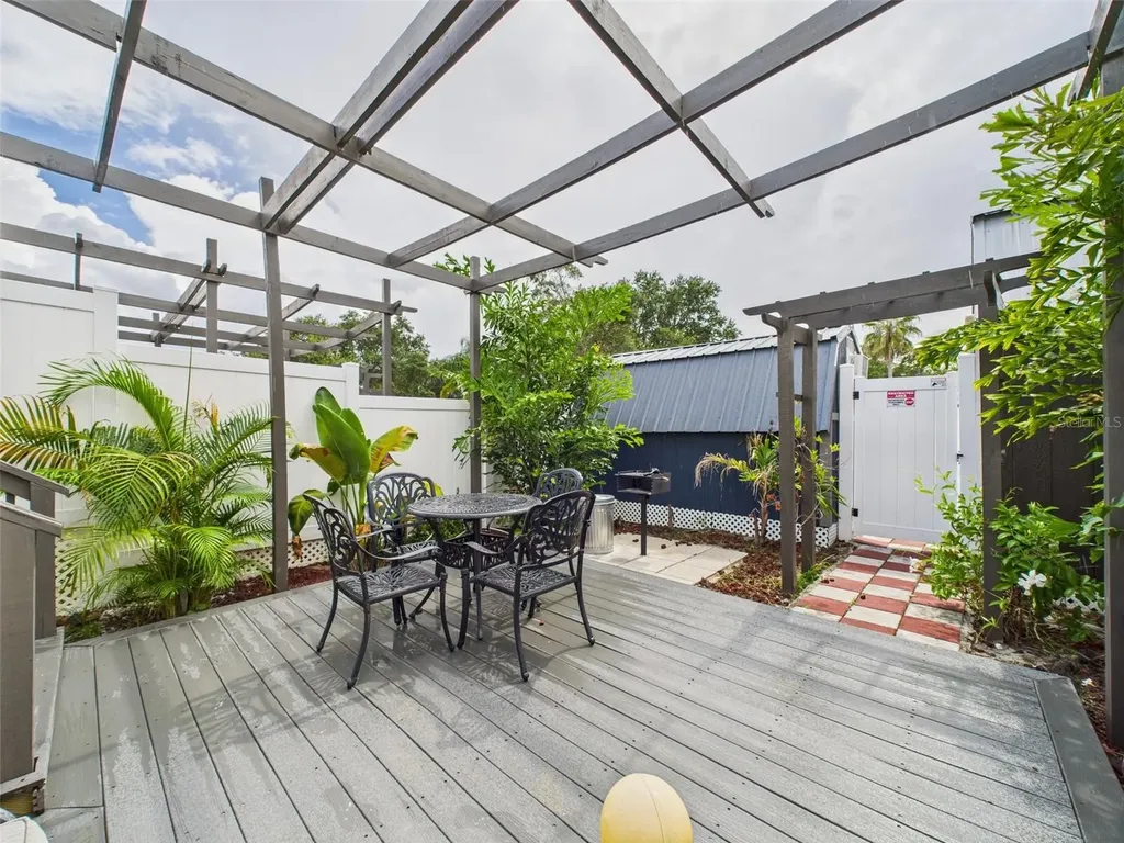 221 1st Street Davenport FL 33837