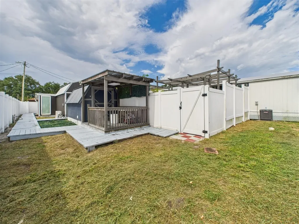 221 1st Street Davenport FL 33837