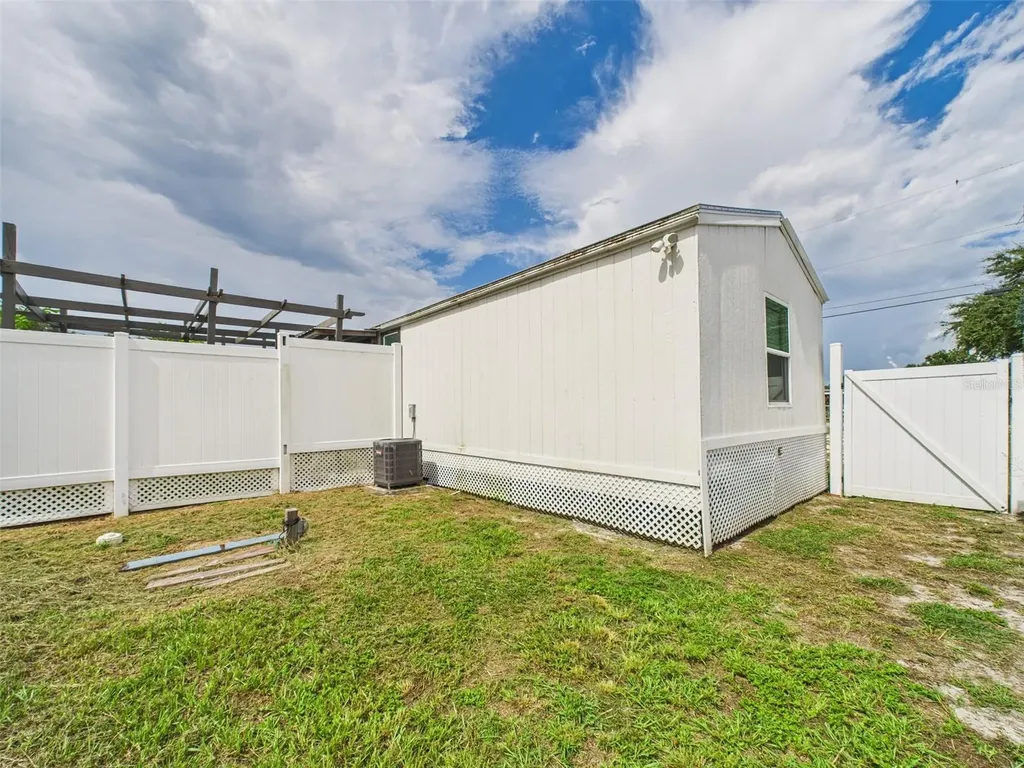 221 1st Street Davenport FL 33837