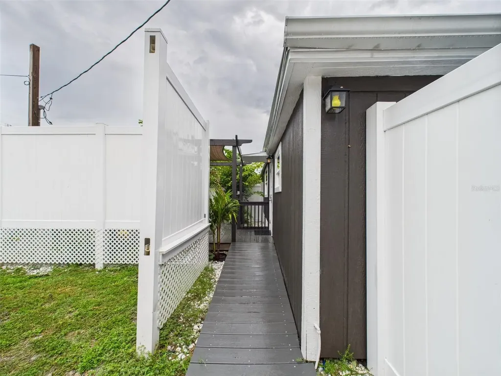 221 1st Street Davenport FL 33837