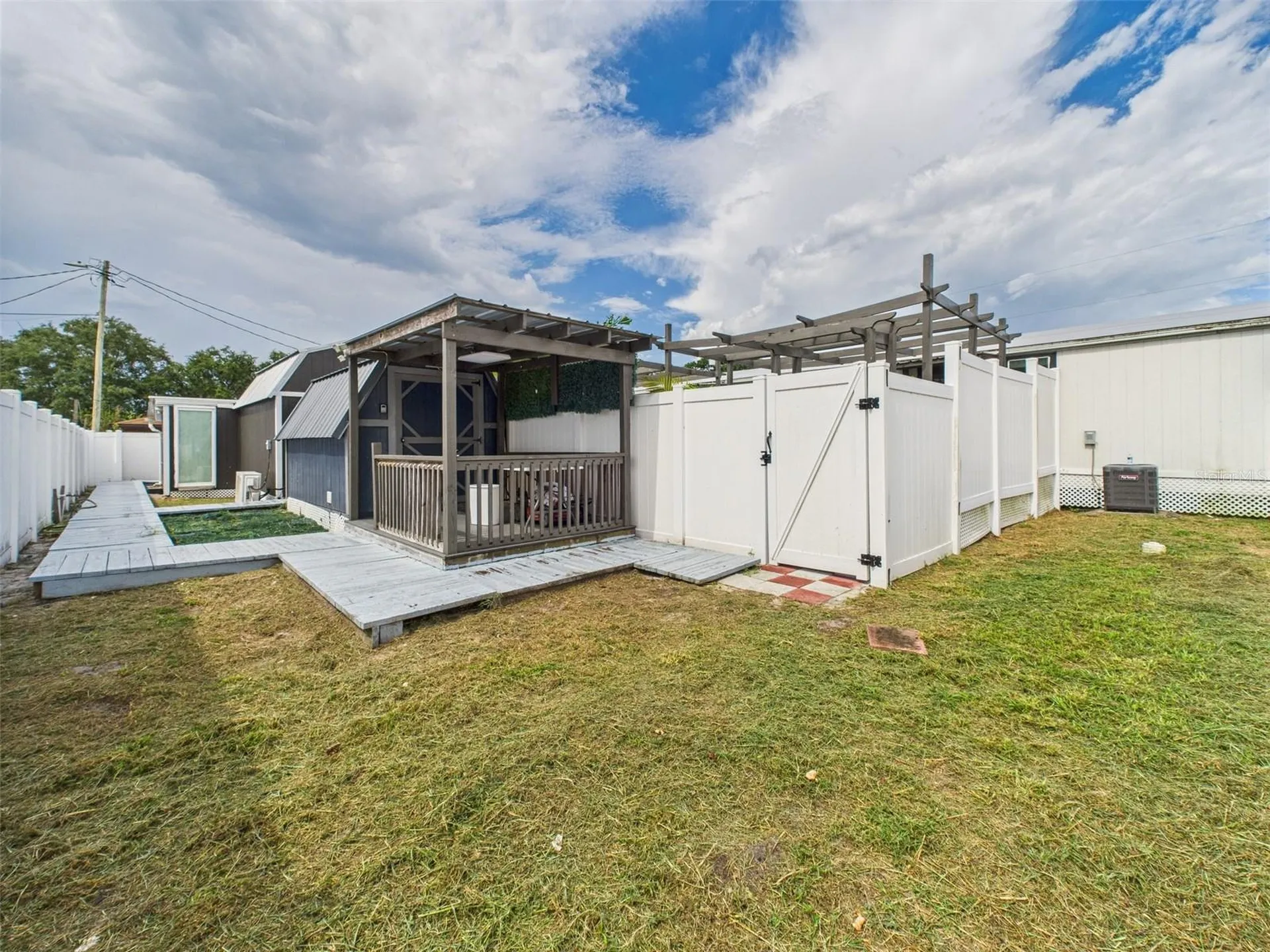 221 1st Street Davenport FL 33837