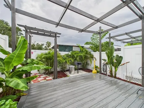 221 1st Street Davenport FL 33837