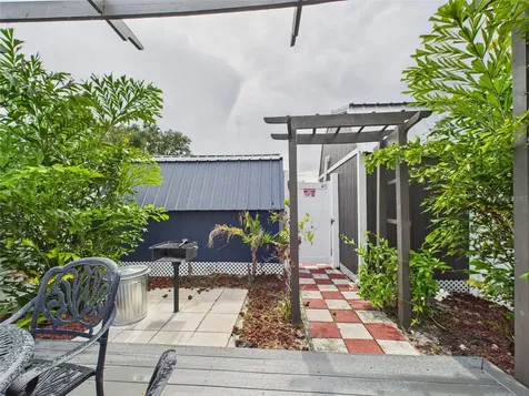 221 1st Street Davenport FL 33837