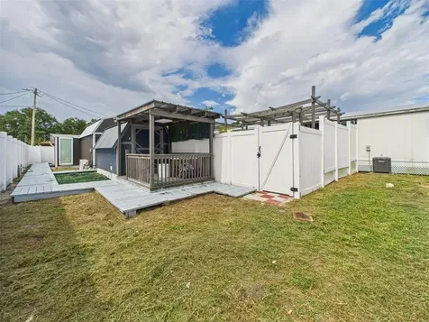 221 1st Street Davenport FL 33837