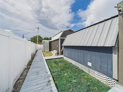 221 1st Street Davenport FL 33837